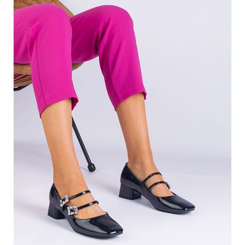 Černá čerpadla je vadná svorkou se zirkony 1