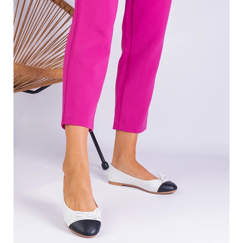 Bílé baleríny s lukem a černým nosem bílý 1