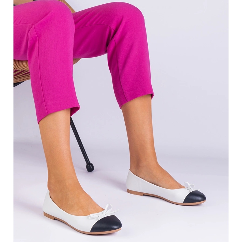 Bílé baleríny s lukem a černým nosem bílý 2