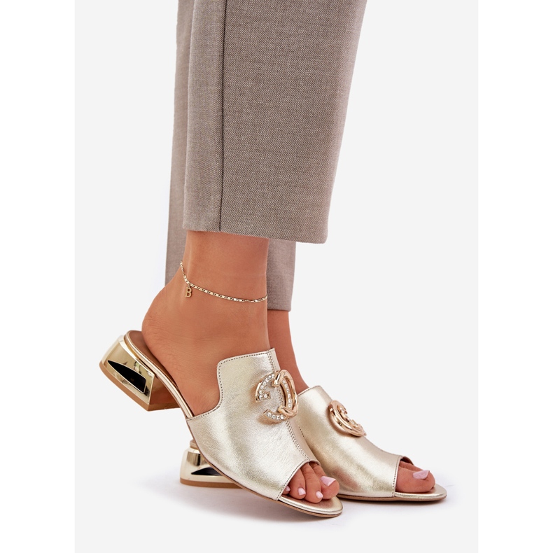 Elegantní kožená ženská nízkopokojová Laura Messi 2874 Zlotys zlatý 1