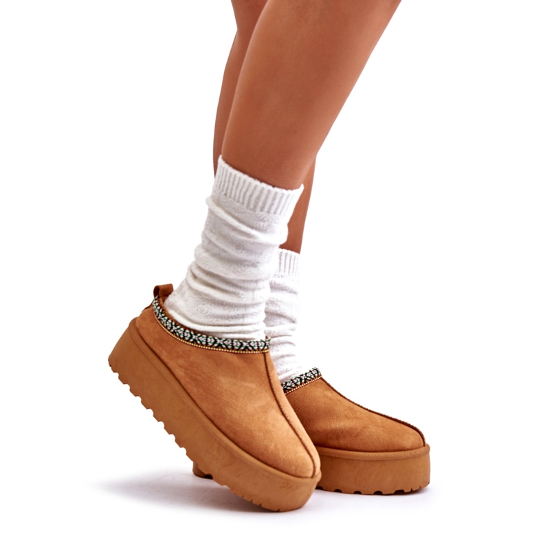 Dámské pantofle na platformě s velbloudí výšivkou béžový 1 Dámské pantofle na platformě s velbloudí výšivkou béžový 1