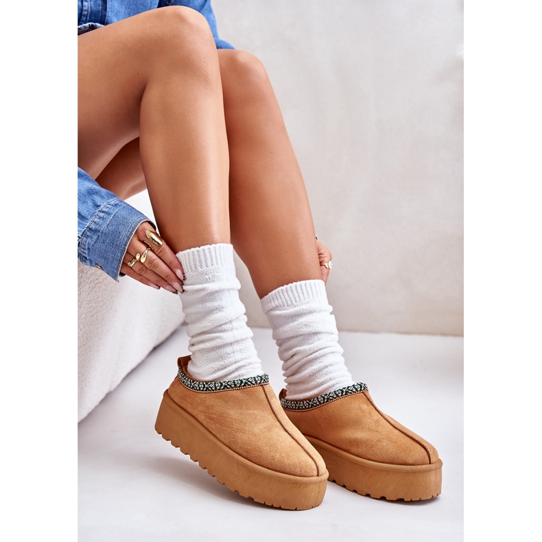 Dámské pantofle na platformě s velbloudí výšivkou béžový 5 Dámské pantofle na platformě s velbloudí výšivkou béžový 5