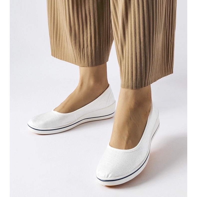 D/GMR Lesklé ecru balerínky s Morrisonovým klínem béžový 1