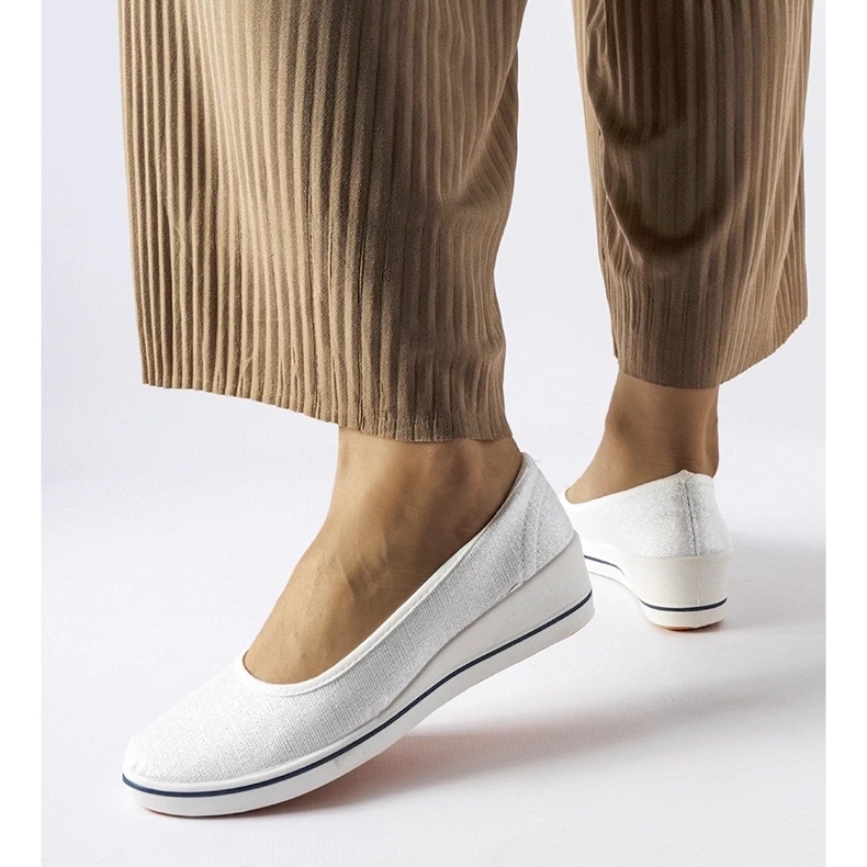 D/GMR Lesklé ecru balerínky s Morrisonovým klínem béžový 2