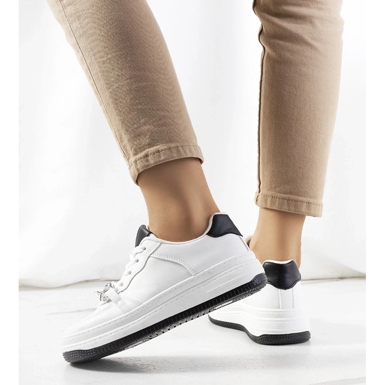 D/GMR Bílé tenisky s řetízkem od Maring bílý 1