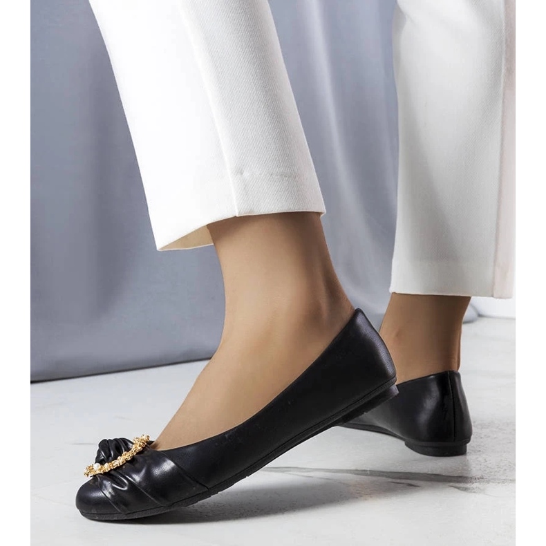 D/GMR Černé baleríny se zlatým zdobením od Antoinetty černá 2