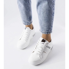 D/GMR Bílé tenisky zdobené kamínky Xarles 1