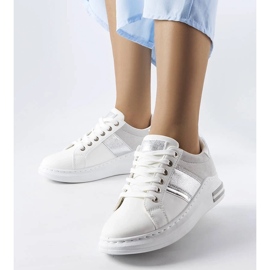 D/GMR Bílé tenisky s šedými vsadkami od Deans 1 D/GMR Bílé tenisky s šedými vsadkami od Deans 1