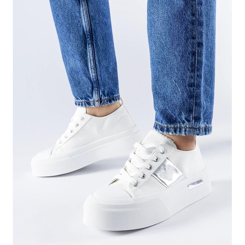 D/GMR Bílé a stříbrné tenisky na platformě Lawton bílý 2