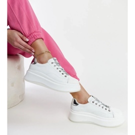 D/GMR Bílé tenisky na platformě Goe NN2N4033 bílý 2