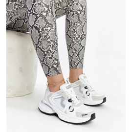 D/GMR Bílé tenisky s masivní jakobínskou podrážkou bílý 2 D/GMR Bílé tenisky s masivní jakobínskou podrážkou bílý 2