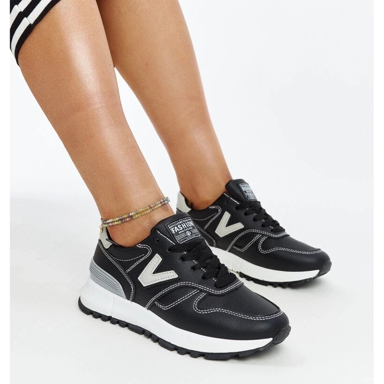 Černé tenisky se silnou podrážkou Cettina černá 2