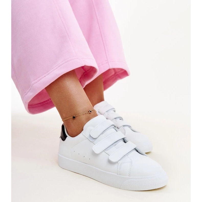 Bílé a černé tenisky na suchý zip značky Samala bílý 1