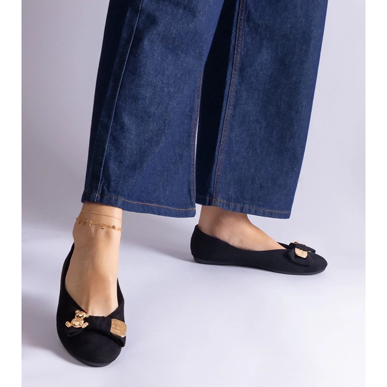 D/CEO Černé balerínky zdobené mašlí a broží Esdras černá 2