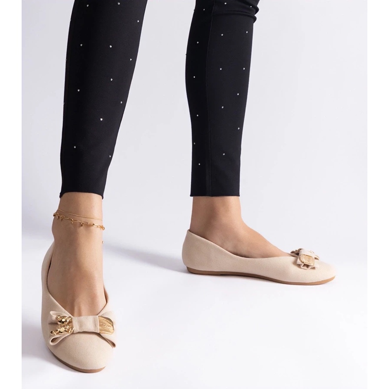 D/CEO Béžové balerínky zdobené mašlí Esdras a broží béžový 1 D/CEO Béžové balerínky zdobené mašlí Esdras a broží béžový 1