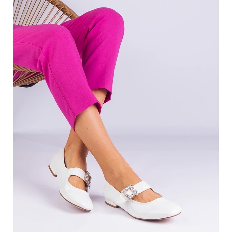 D/CEO Malované bílé baleríny zdobené přezkou Ferpsa bílý 1 D/CEO Malované bílé baleríny zdobené přezkou Ferpsa bílý 1