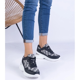 Sportovní tenisky černých žen s kovovým vložením černá 1 Sportovní tenisky černých žen s kovovým vložením černá 1