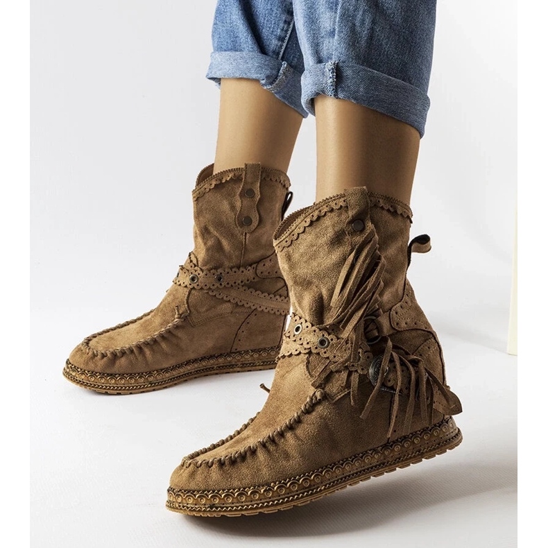 D/CEO Tmavě hnědé kozačky na klínku od Teodata hnědý 2