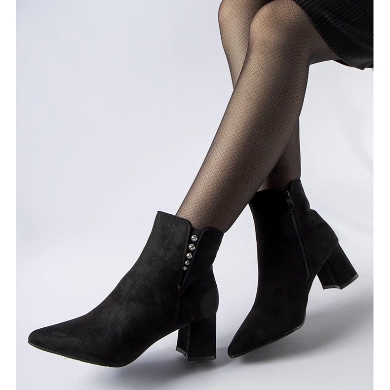 D/CEO Černé kotníkové boty z ekologického semiše na podpatku Pikeville černá 1