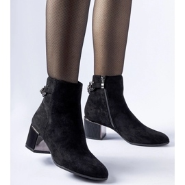 D/CEO Černé kotníkové boty s eko semišovým řetízkem Fenughedu černá 1 D/CEO Černé kotníkové boty s eko semišovým řetízkem Fenughedu černá 1