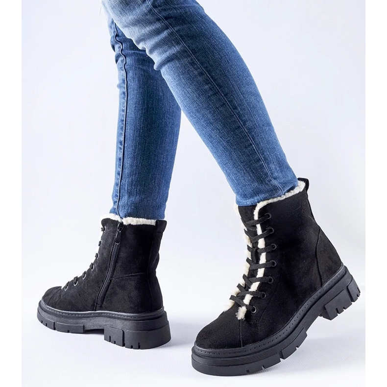 D/CEO Černé zateplené kotníkové boty z eko semiše Chamblee černá 2