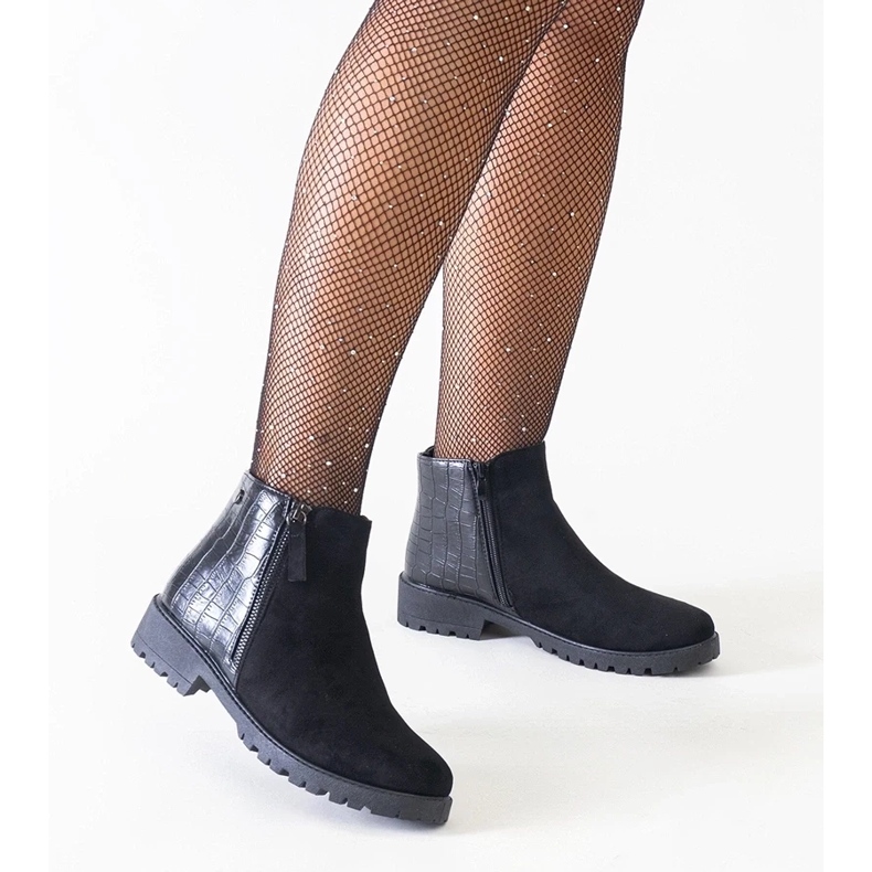 D/CEO Černé kotníkové boty s motivem krokodýlí kůže, eko semiš Mifsada černá 1