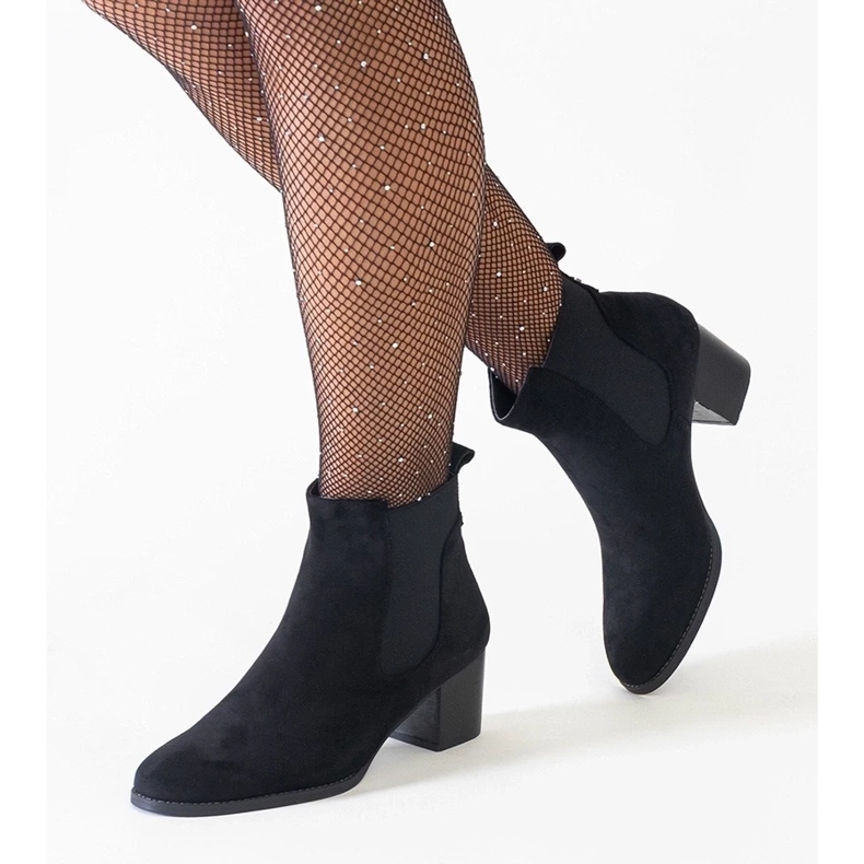 D/CEO Černé kotníkové boty na podpatku s elastickými vsadkami z ekologického semiše Nadisa černá 1
