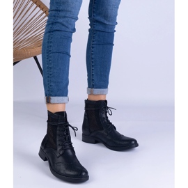 Černé prolamované ploché boty od Reeves černá 1