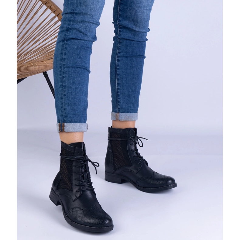 Černé prolamované ploché boty od Reeves černá 1