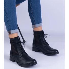 Černé prolamované ploché boty od Reeves černý 2