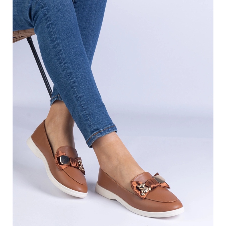 Hnědé mokasíny zdobené lukem a zlatým medvídkem hnědý 1