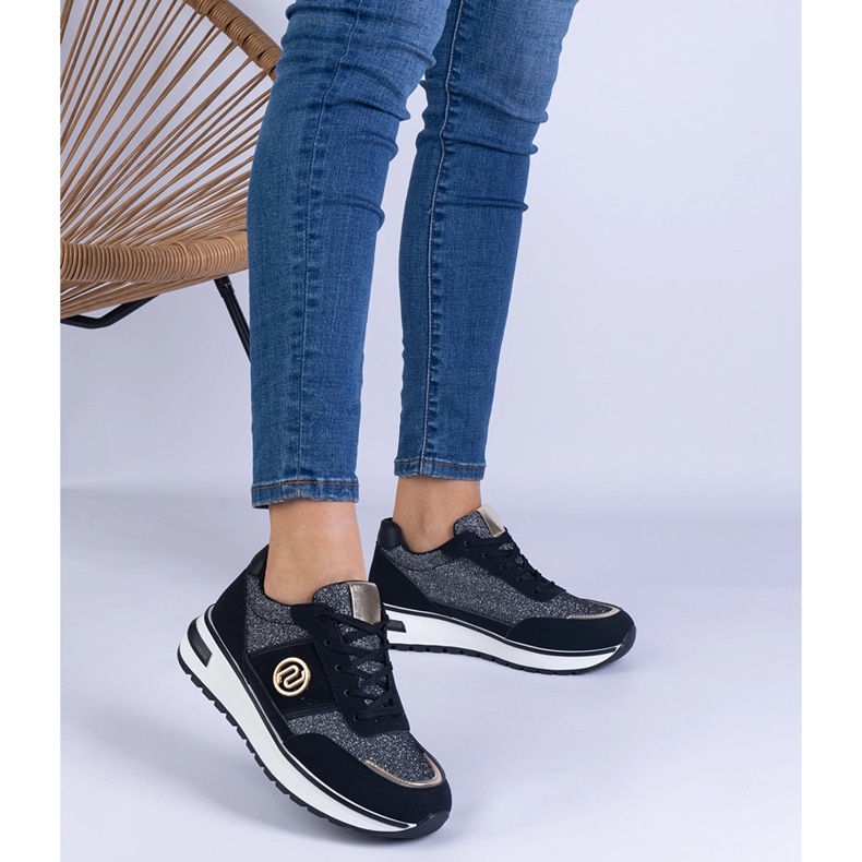 Černé tenisky lesklé se zlatou dekorací černá 1 Černé tenisky lesklé se zlatou dekorací černá 1