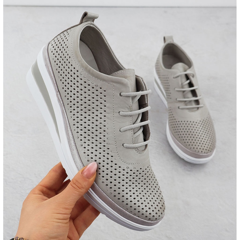 Kožená ženská sportovní bota na otevřeném klínu šedá t.sokolski W24-150 1