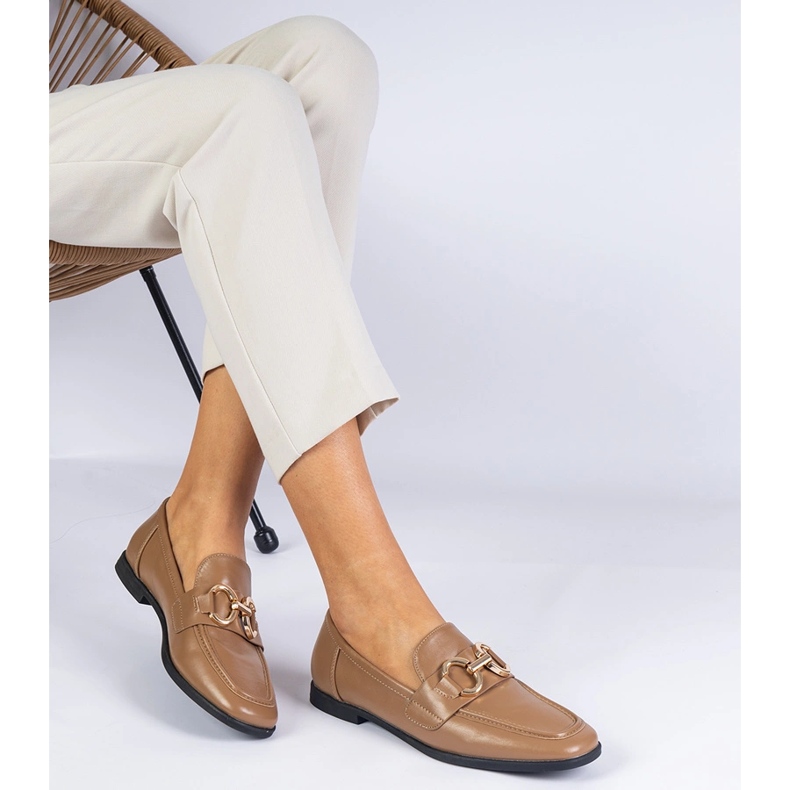 Hnědové dámské mokasíny se zlatou dekorací hnědý 1