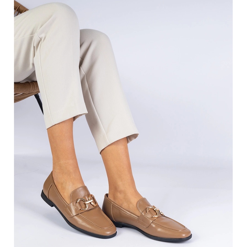 Hnědové dámské mokasíny se zlatou dekorací hnědý 2 Hnědové dámské mokasíny se zlatou dekorací hnědý 2