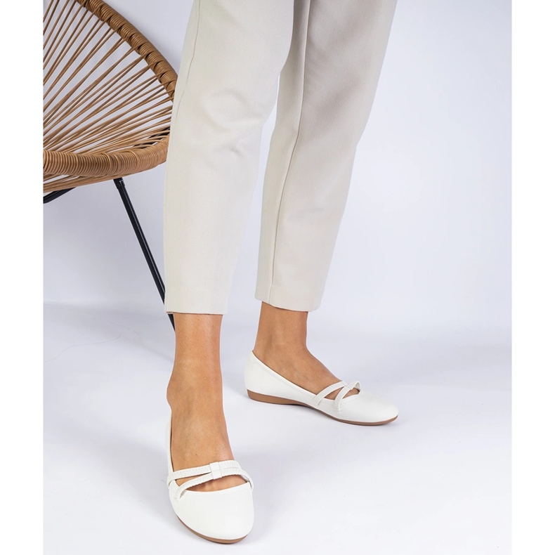 Baleríny bílých žen s matným ekologickým 1