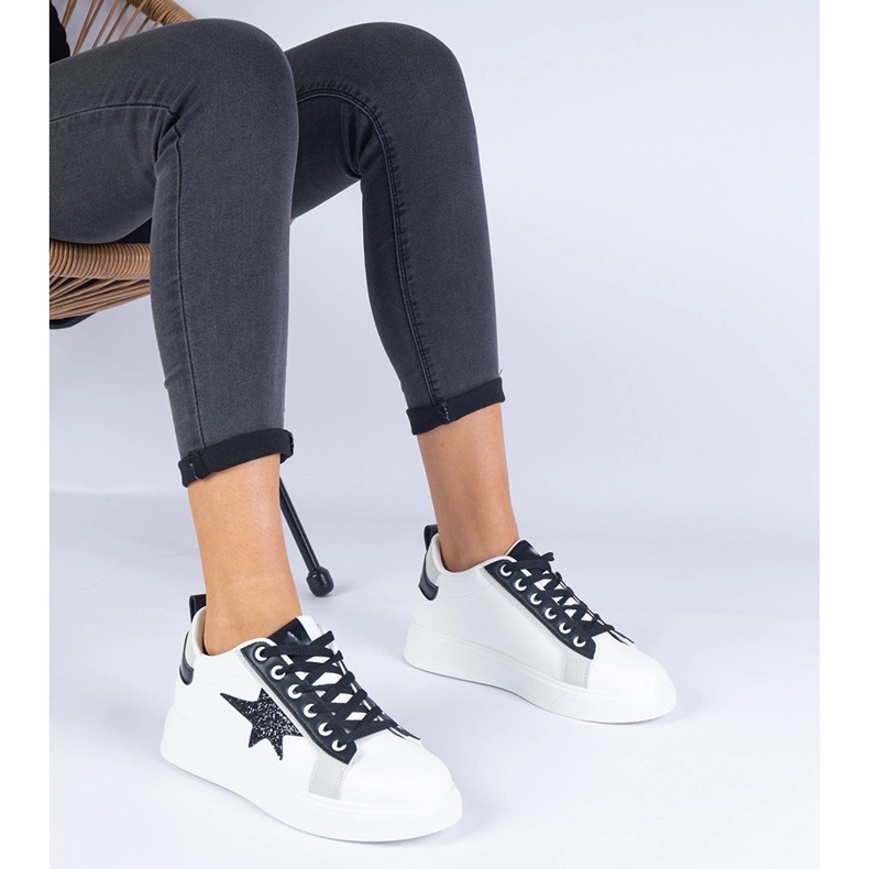 Bílé tenisky zdobené třpytivou hvězdou bílý 1