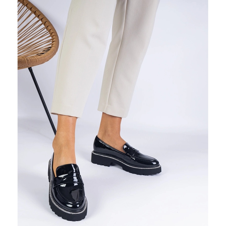 Černé vázané mokasíny zdobené zirkony černá 1