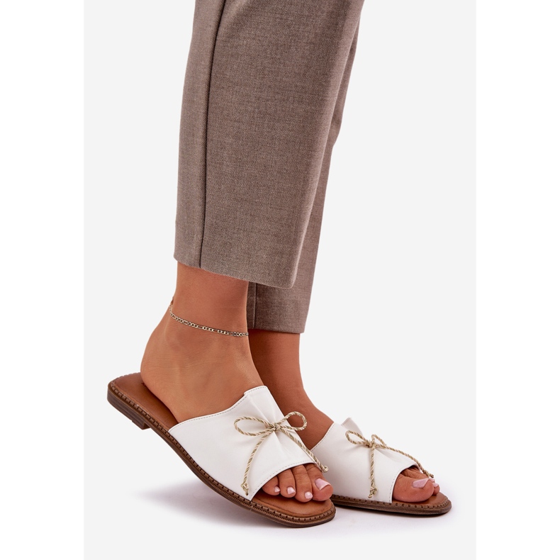 Ploché podešví žabky s dekorativním lukem bílé bílý 1