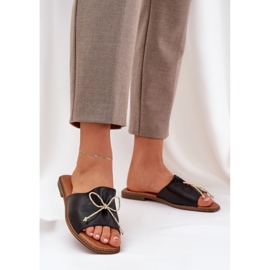 Ploché podešví žabky s dekorativním černým lukem černá 2 Ploché podešví žabky s dekorativním černým lukem černá 2