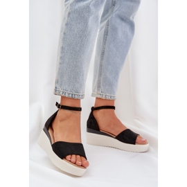 Lehké sandály na plošině a jemné černé klíny černá 2