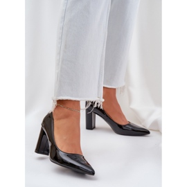 Malovaná čerpadla na baru černý 2