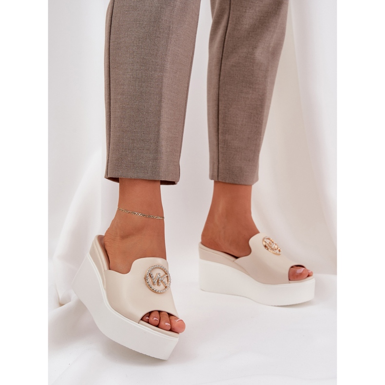 Přítoky s výzdobou korálků béžový 2