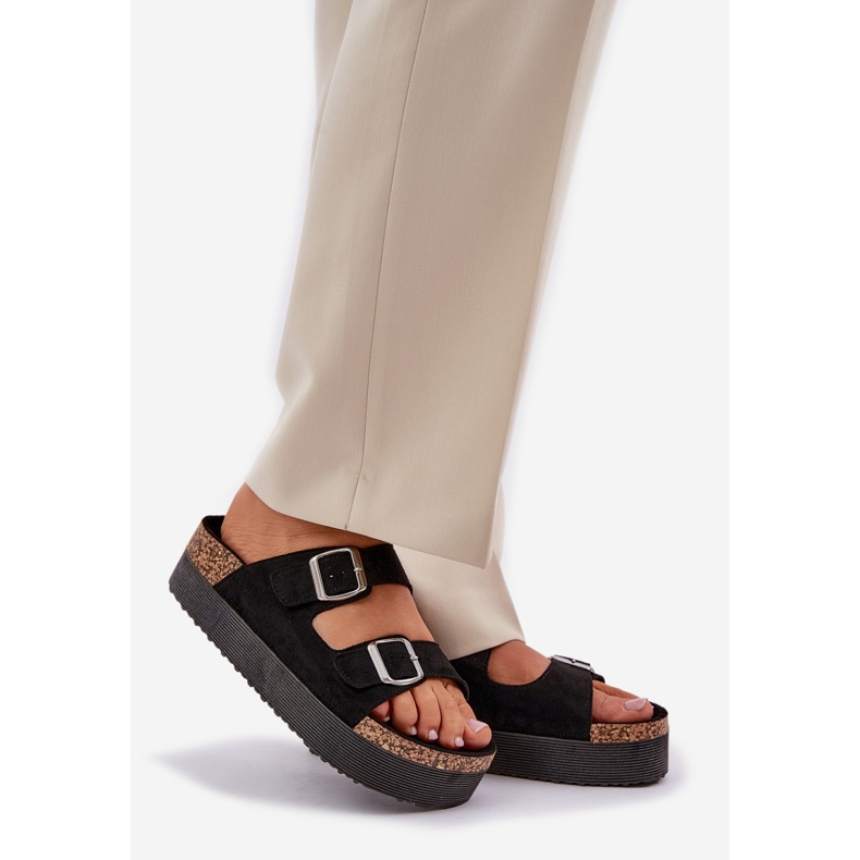 Dámské pantofle na masivní platformě s černými spony černá 1