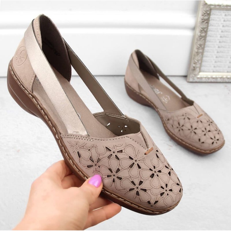 Pohodlná kožená obuv Rieker W RKR442C, béžová 2