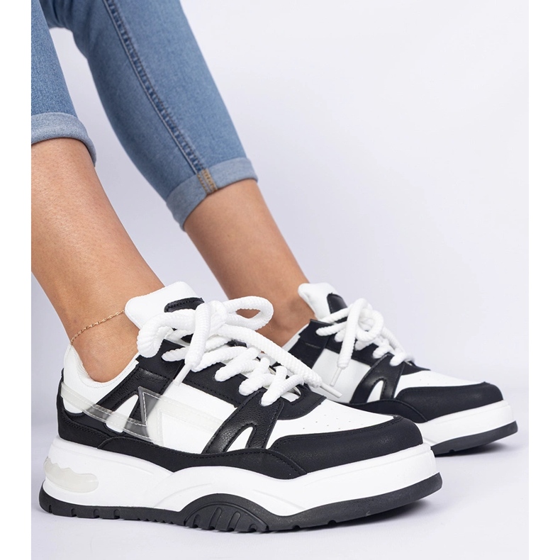 Černé a bílé tenisky s tlustými tkaničkami černá 2