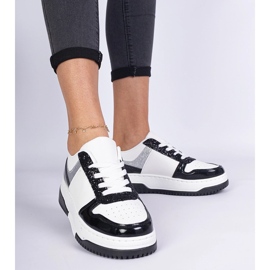 Černé dámské tenisky se silnou podrážkou černá 1 Černé dámské tenisky se silnou podrážkou černá 1