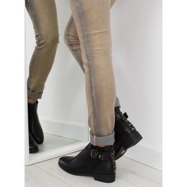 Černé Chelsea boty s černými cvočky C532 black 1