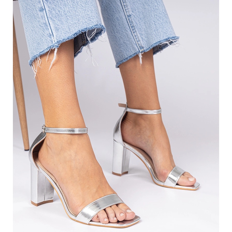 Stříbrné sandály na vysokém sloupku stříbrný 1