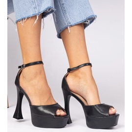 Černé sandály na vysokém podpatku černá 1